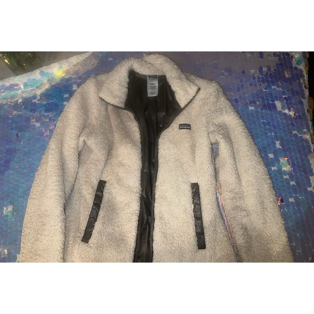 Women’s Fuzzy Patagonia Small Full Zip Fleece Cream